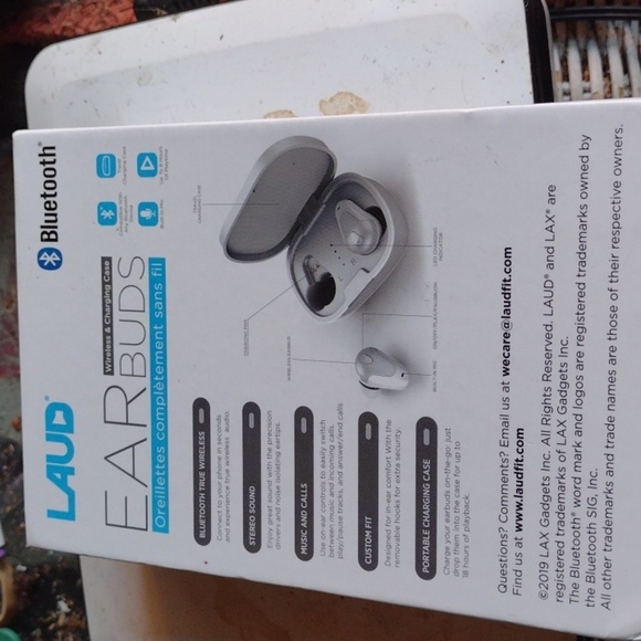 LAUD Wireless Earbuds with Charging Case - White NWT - Picture 2 of 3